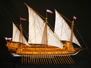модель парусной галеры Двина Петровского флота для подарка и коллекцио